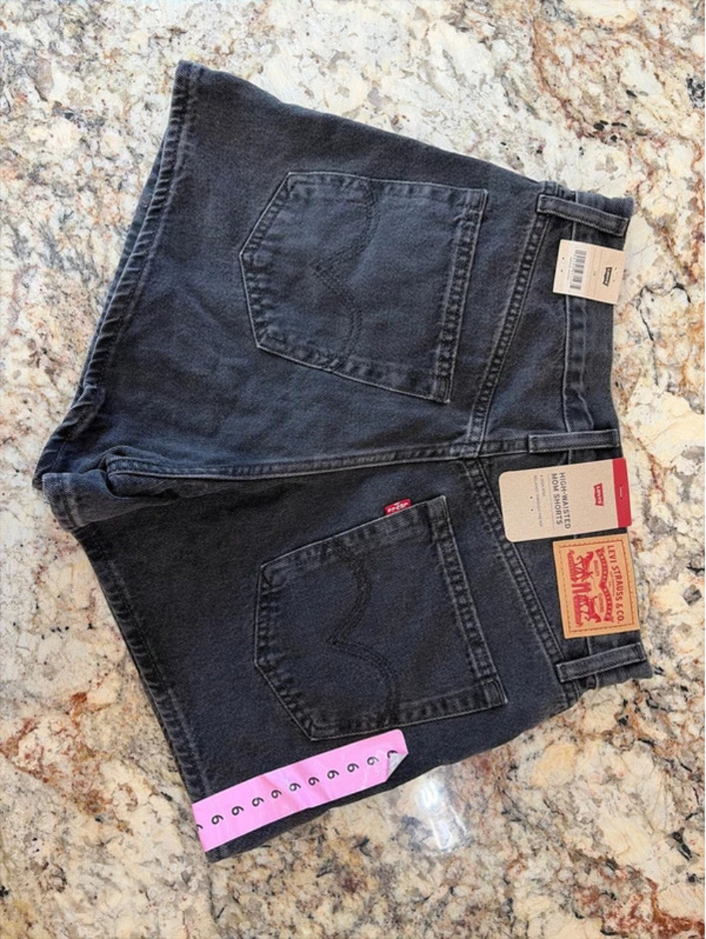 Levi’s Women’s High-Waisted Mom Jean Shorts Size 28 US 6 Black NWT